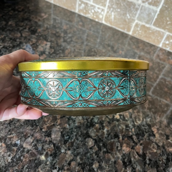 Vintage Blue and Gold Dahr Decorative Tin - Picture 3 of 6